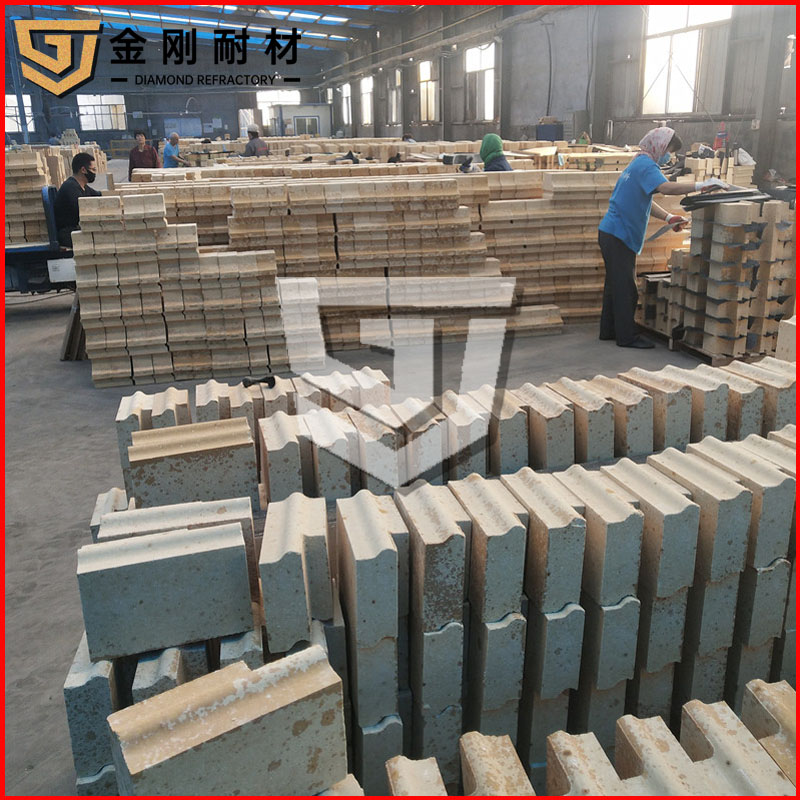 山東香蕉视频入口污耐火材料有限公司耐火磚發貨展（zhǎn）示